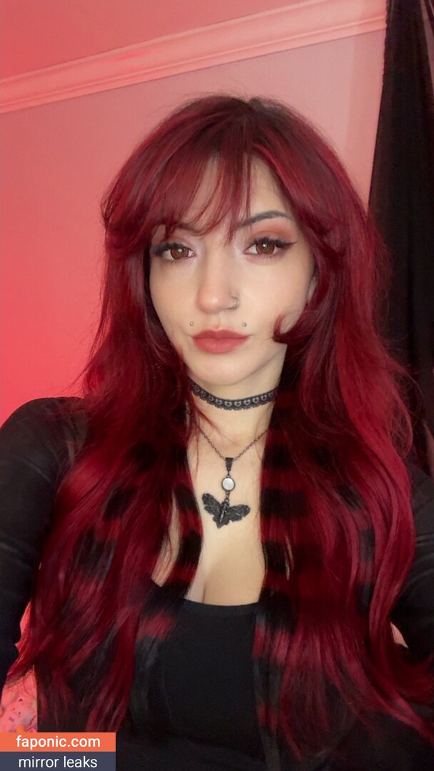 Hitoriookami, eroticmedusa Сливы ню OnlyFans Фото #2