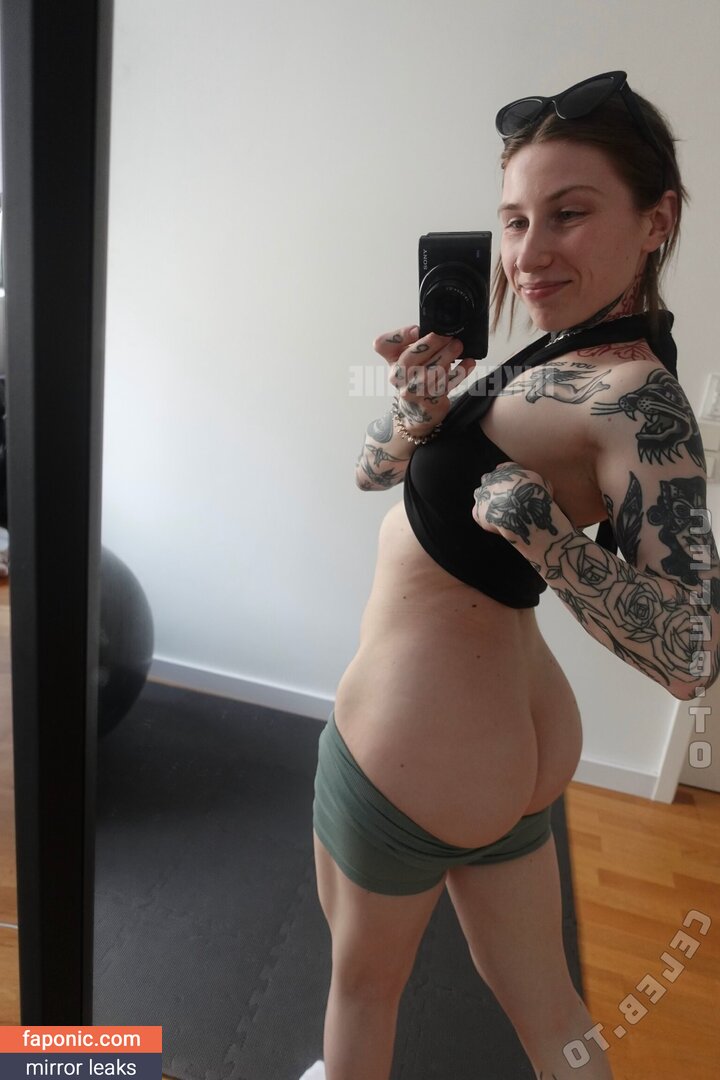 InkedSophiie Сливы ню OnlyFans Фото #12