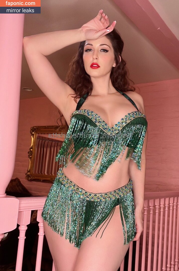 Carlotta Champagne, carlottachampagne, https:, thecarlotta Сливы ню OnlyFans Фото #368