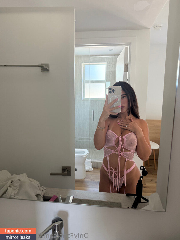 Angie Varona, angievarona Сливы ню OnlyFans Фото #9